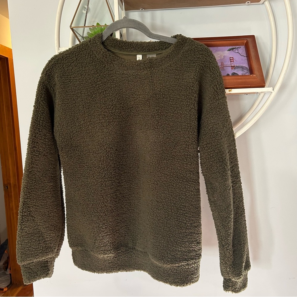 Mia + Tess Women’s Small S Green Olive Crewneck Polar Fleece Sweatshirt NWT